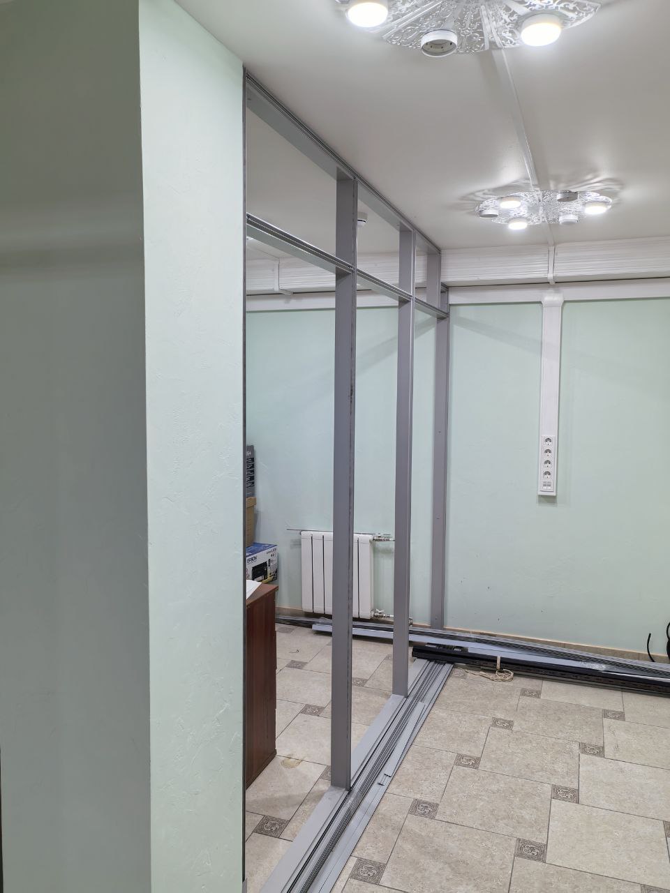 Офисные перегородки с прозрачным стеклом